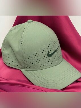 Unisex Nike Dri-Fit Avocado Green Flex Fit Perforated Swoosh Baseball Cap O/S